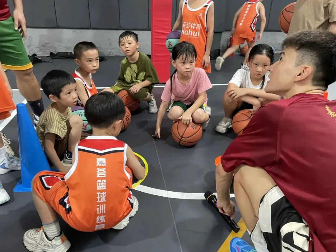 青少年篮球运动员体能训练特征包括_1